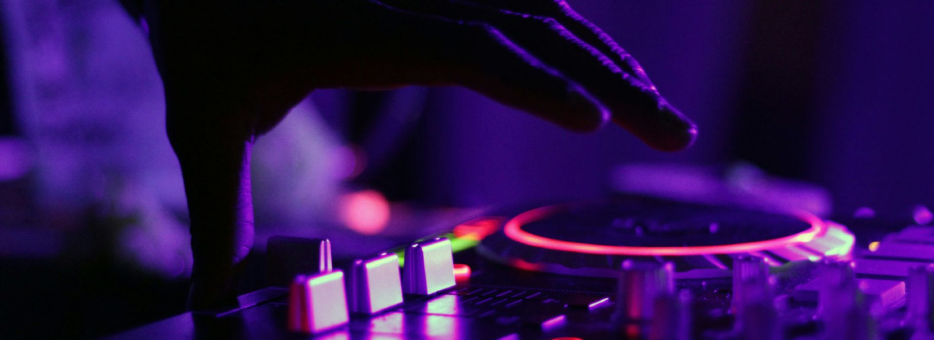 ¿Cuándo actúan los mejores DJs en las discotecas de Ibiza este 2024?